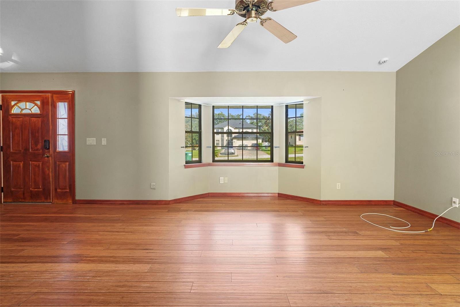 Image 37 of 47 For 1984 Paris Avenue