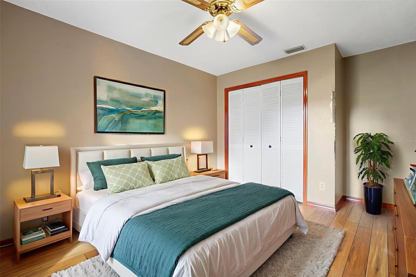 Image 7 of 47 For 1984 Paris Avenue