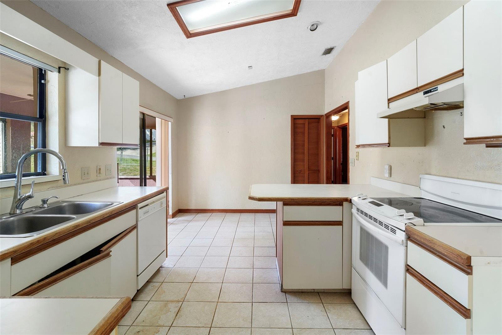 Image 8 of 47 For 1984 Paris Avenue