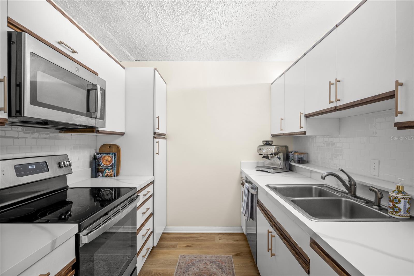 Image 10 of 24 For 3211 Swann Avenue 408