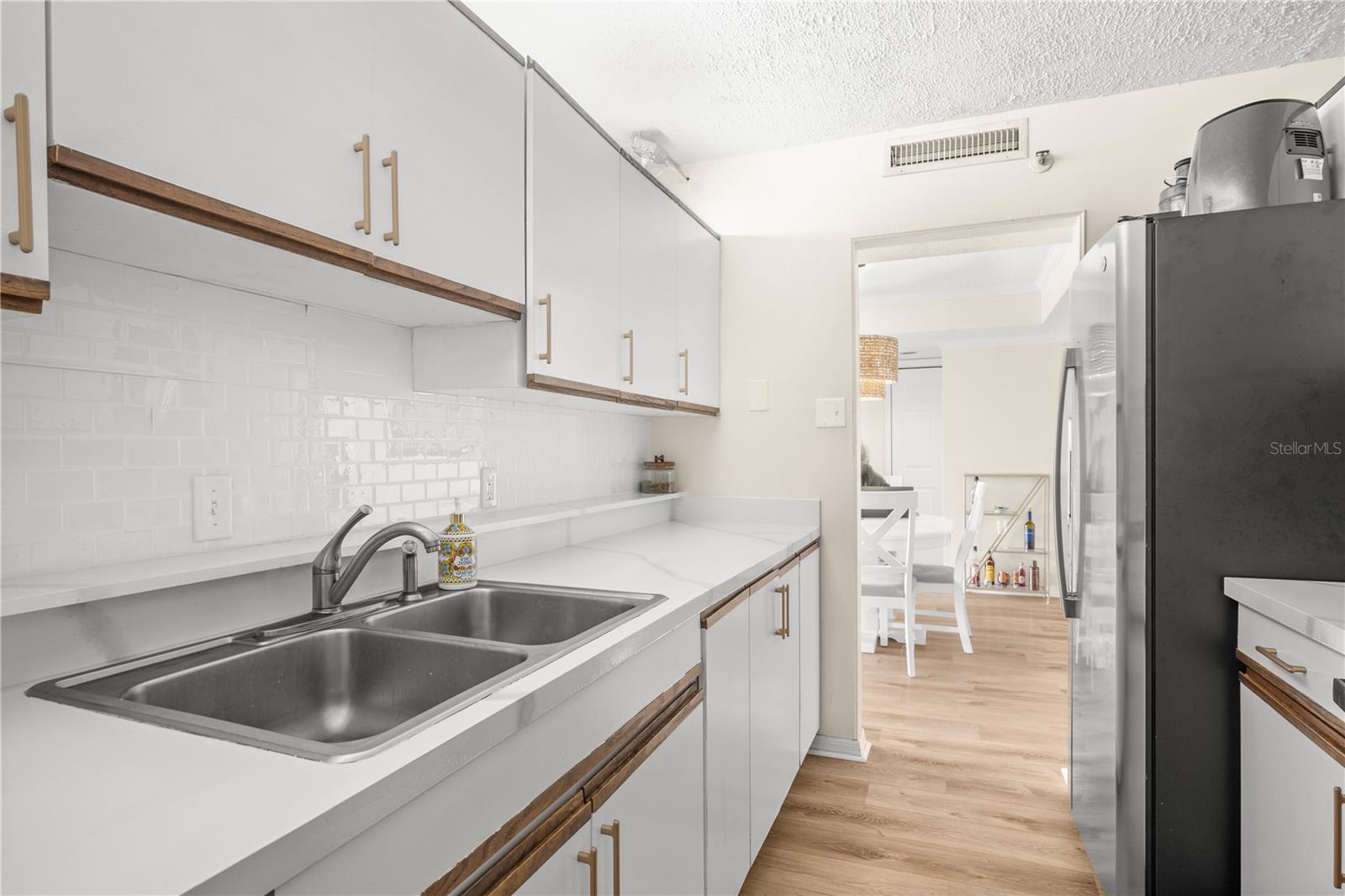 Image 11 of 24 For 3211 Swann Avenue 408