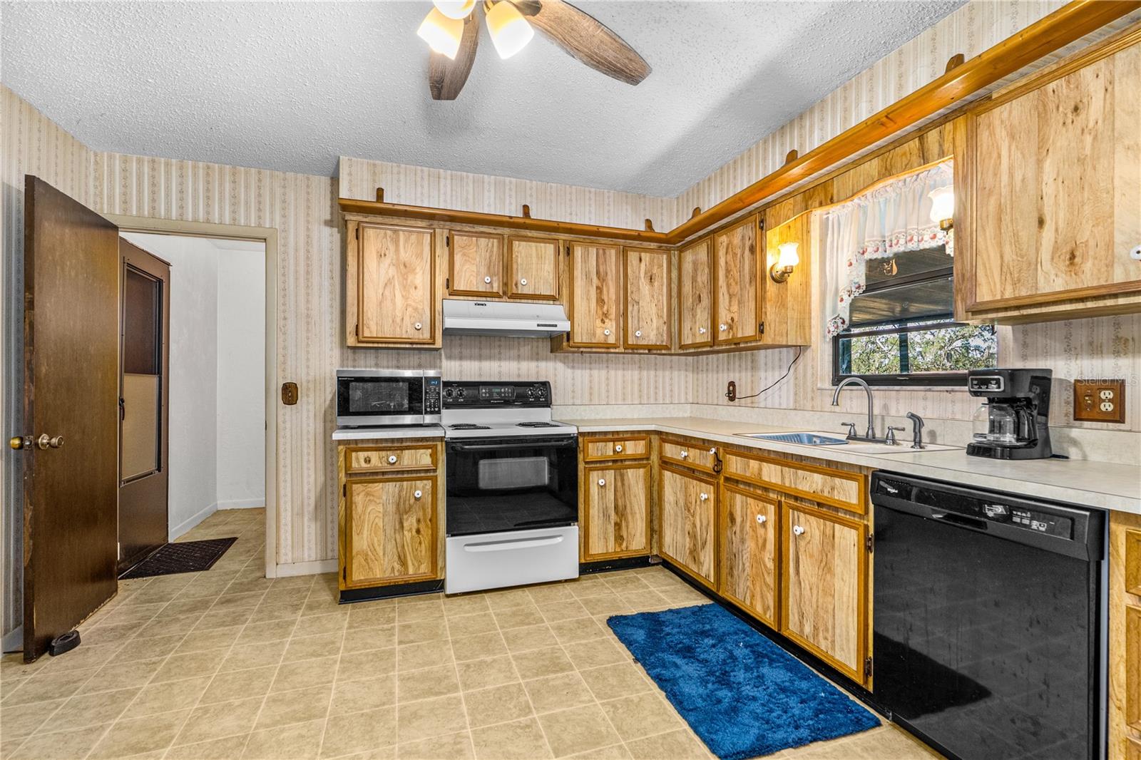 Image 17 of 31 For 693 Reillys Road