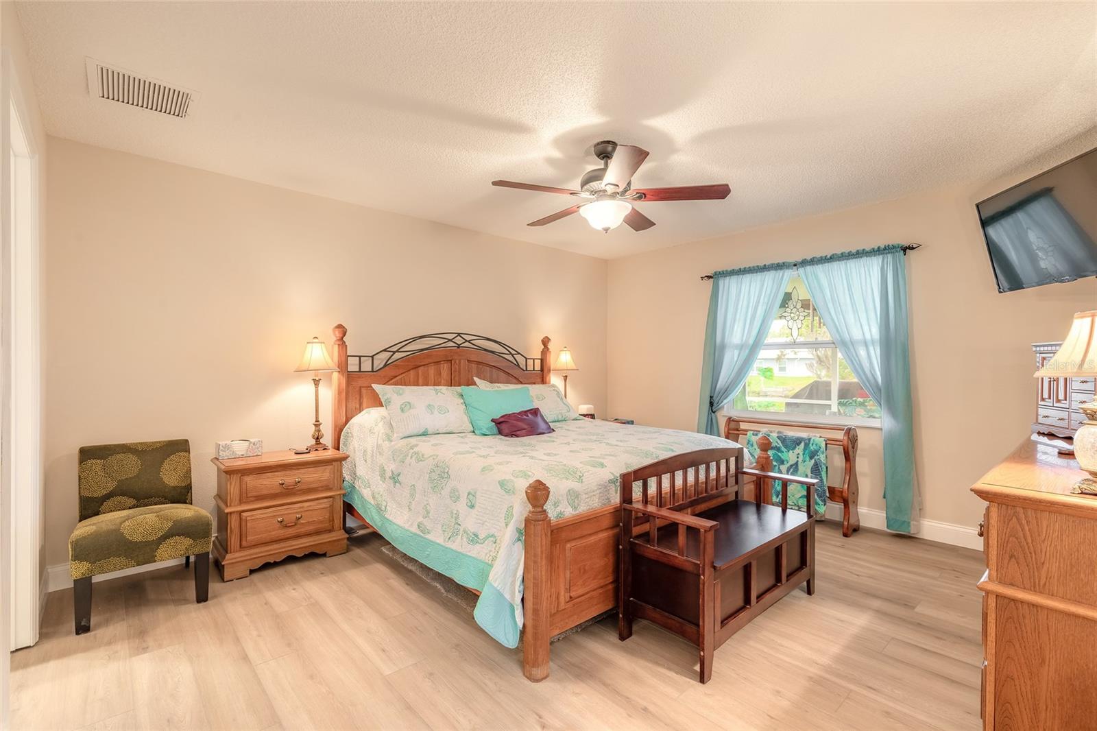 Image 13 of 28 For 134 Deskin Drive