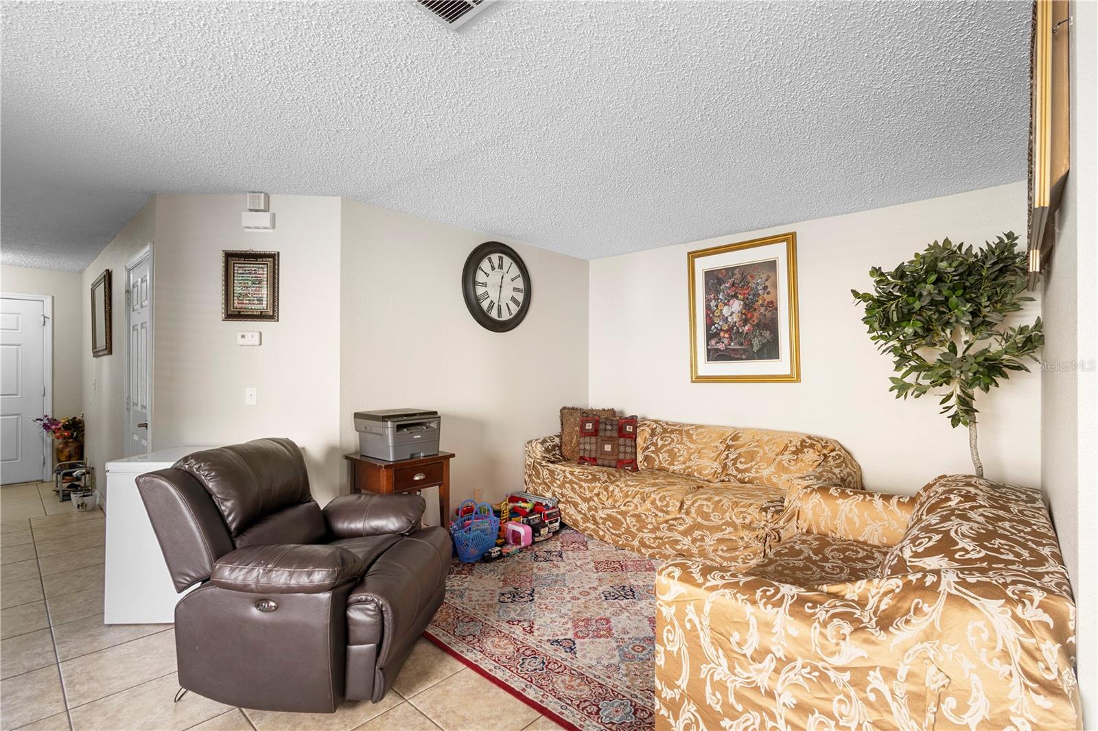 Image 15 of 32 For 2853 Cliffe Court