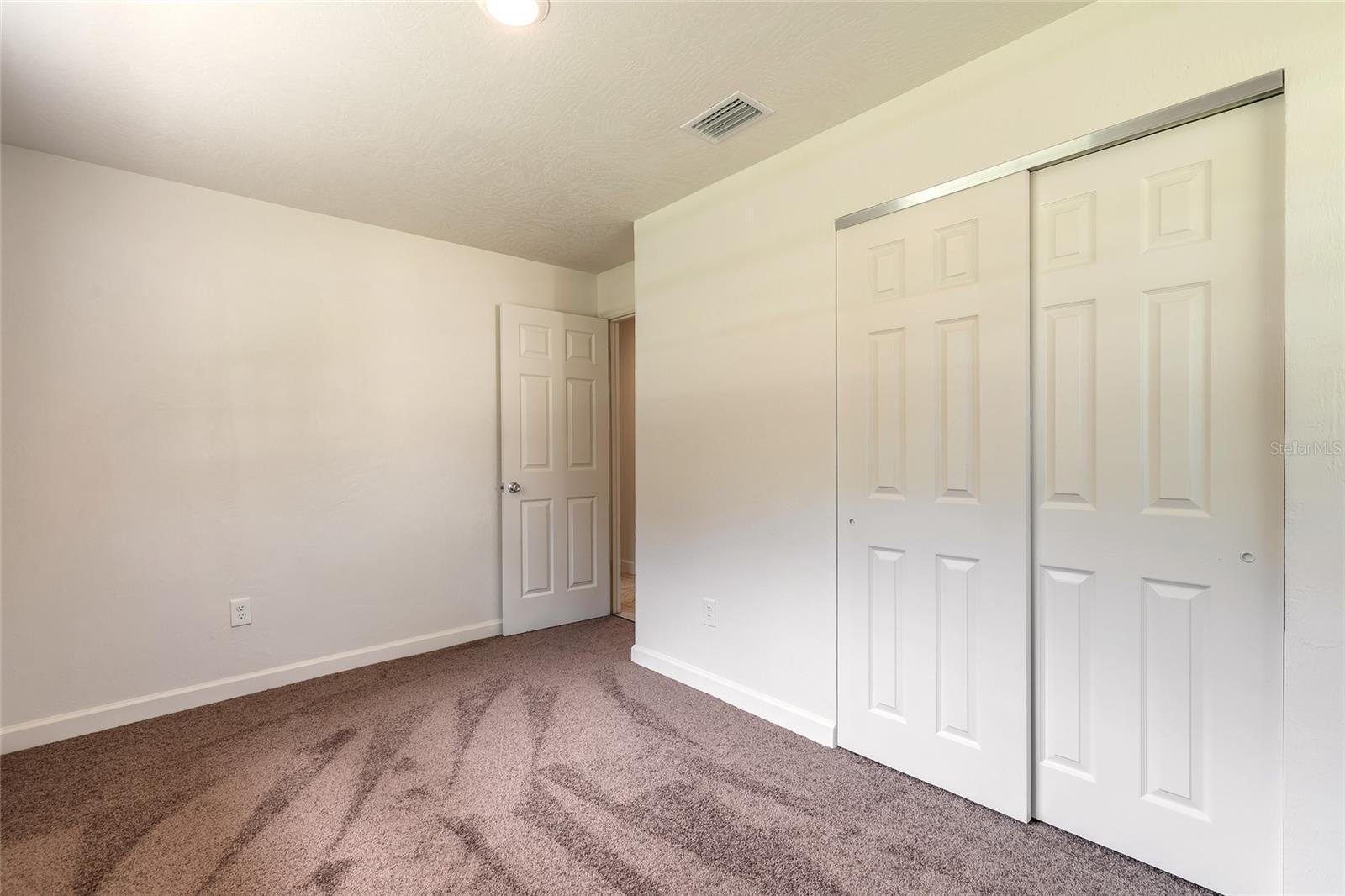 Image 10 of 23 For 904 Gibbons Street