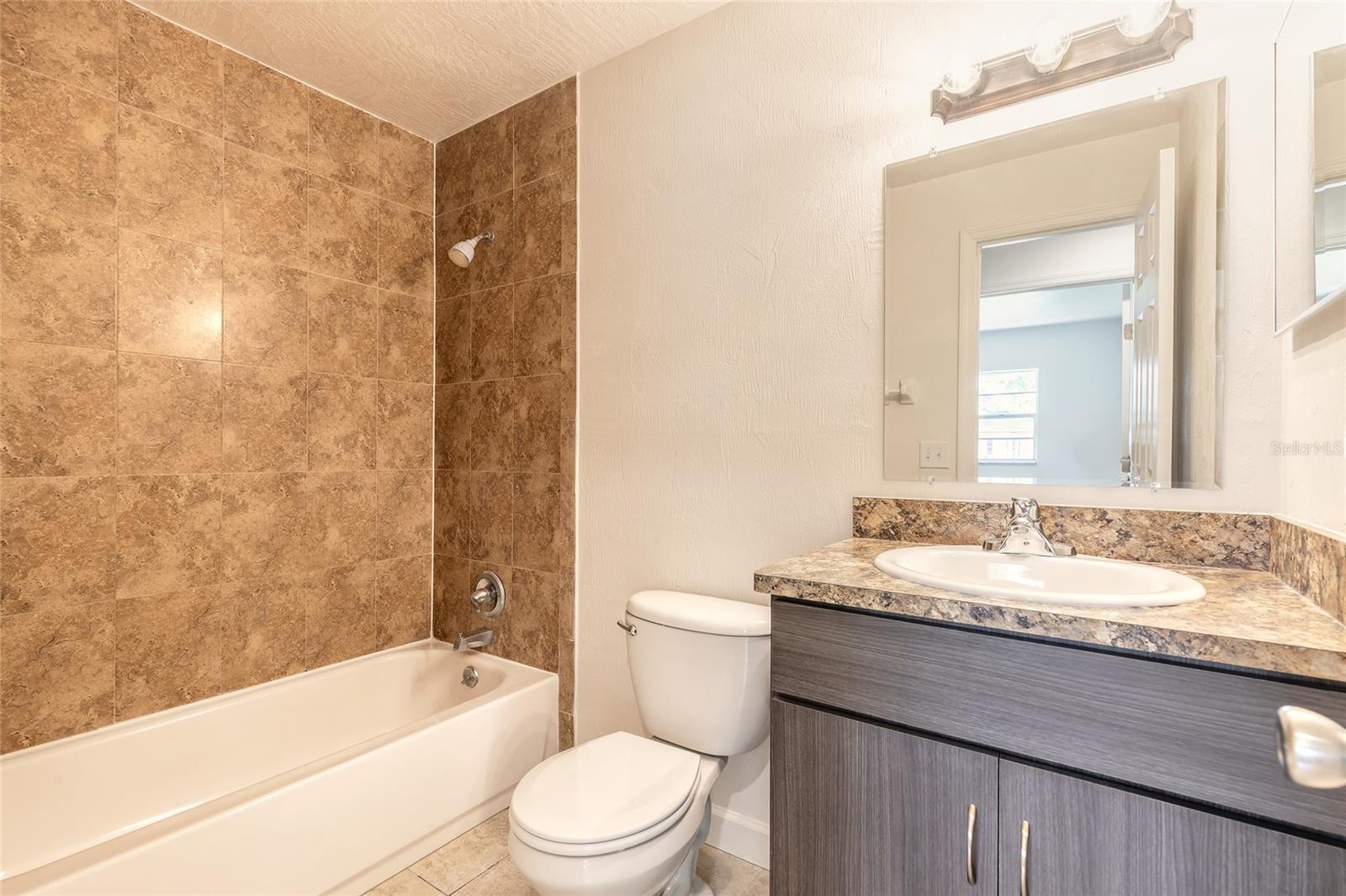 Image 11 of 23 For 904 Gibbons Street