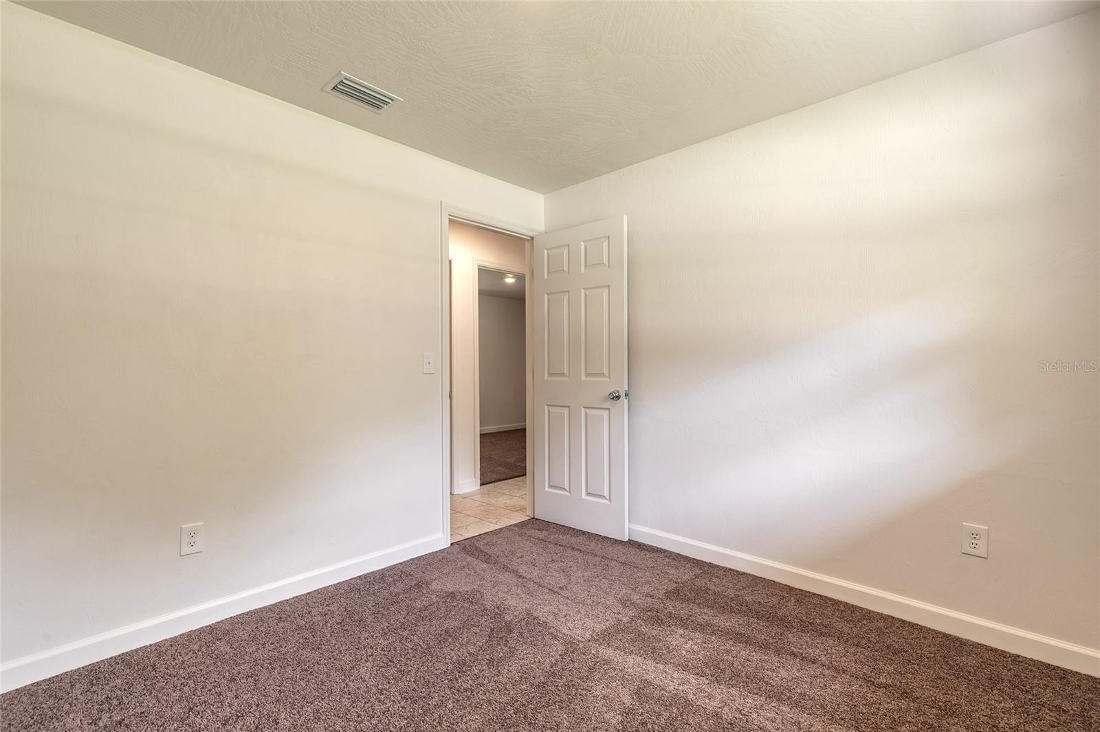 Image 13 of 23 For 904 Gibbons Street