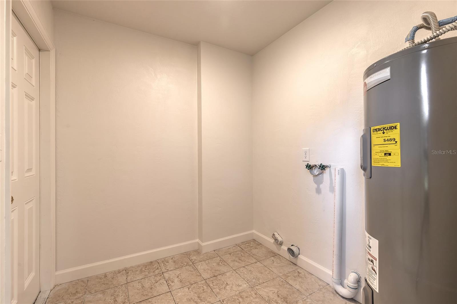 Image 14 of 23 For 904 Gibbons Street