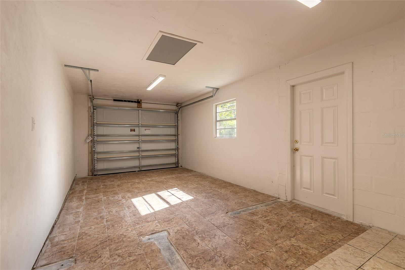 Image 15 of 23 For 904 Gibbons Street