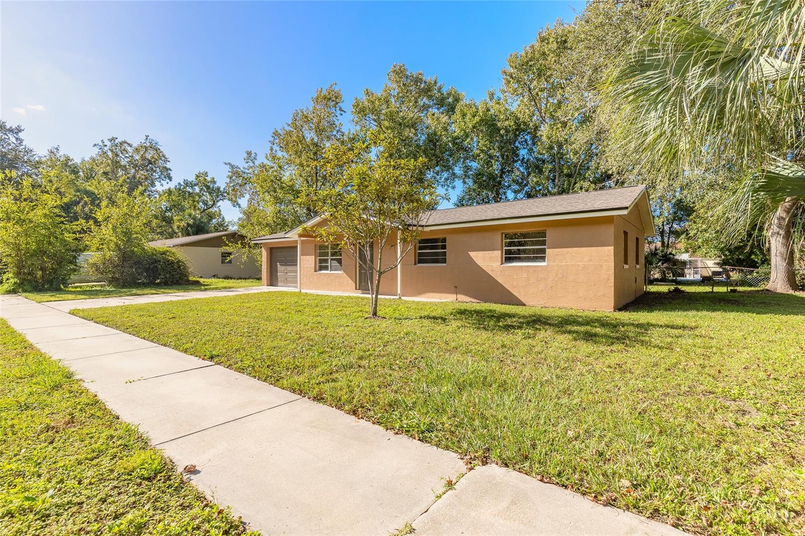 Image 16 of 23 For 904 Gibbons Street