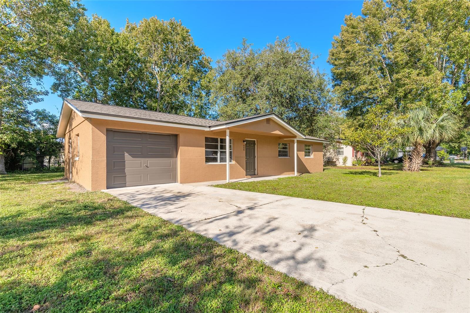 Image 17 of 23 For 904 Gibbons Street