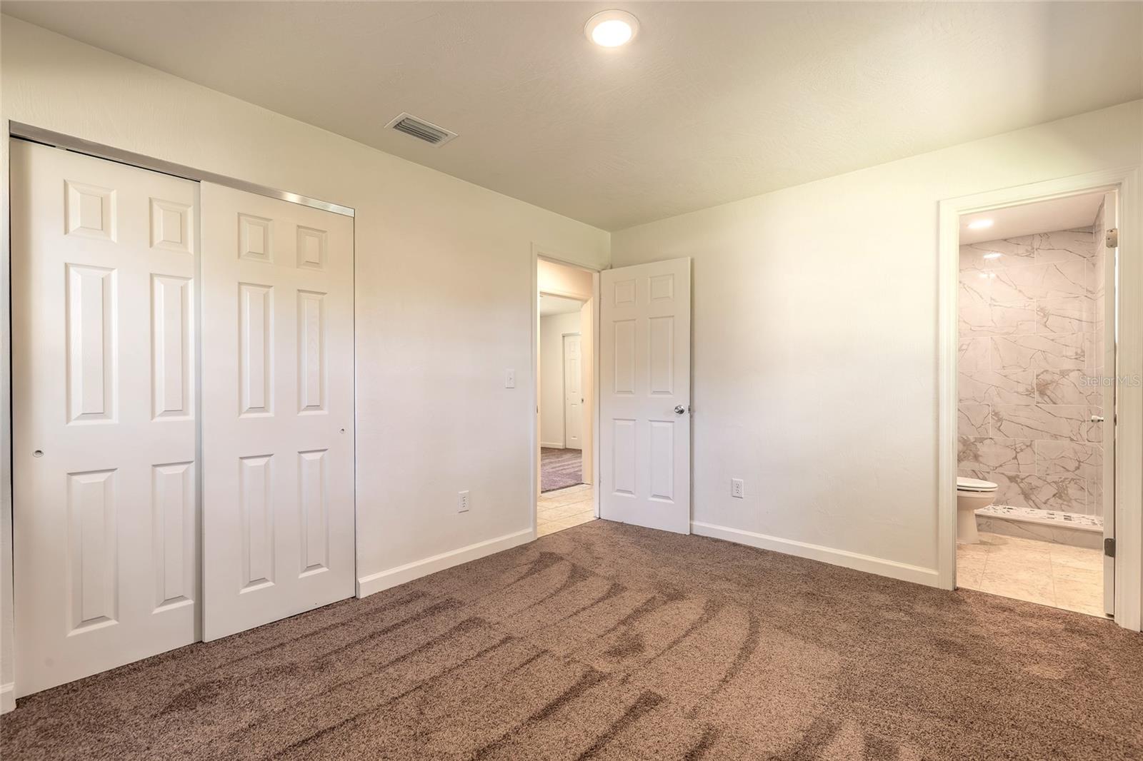 Image 7 of 23 For 904 Gibbons Street