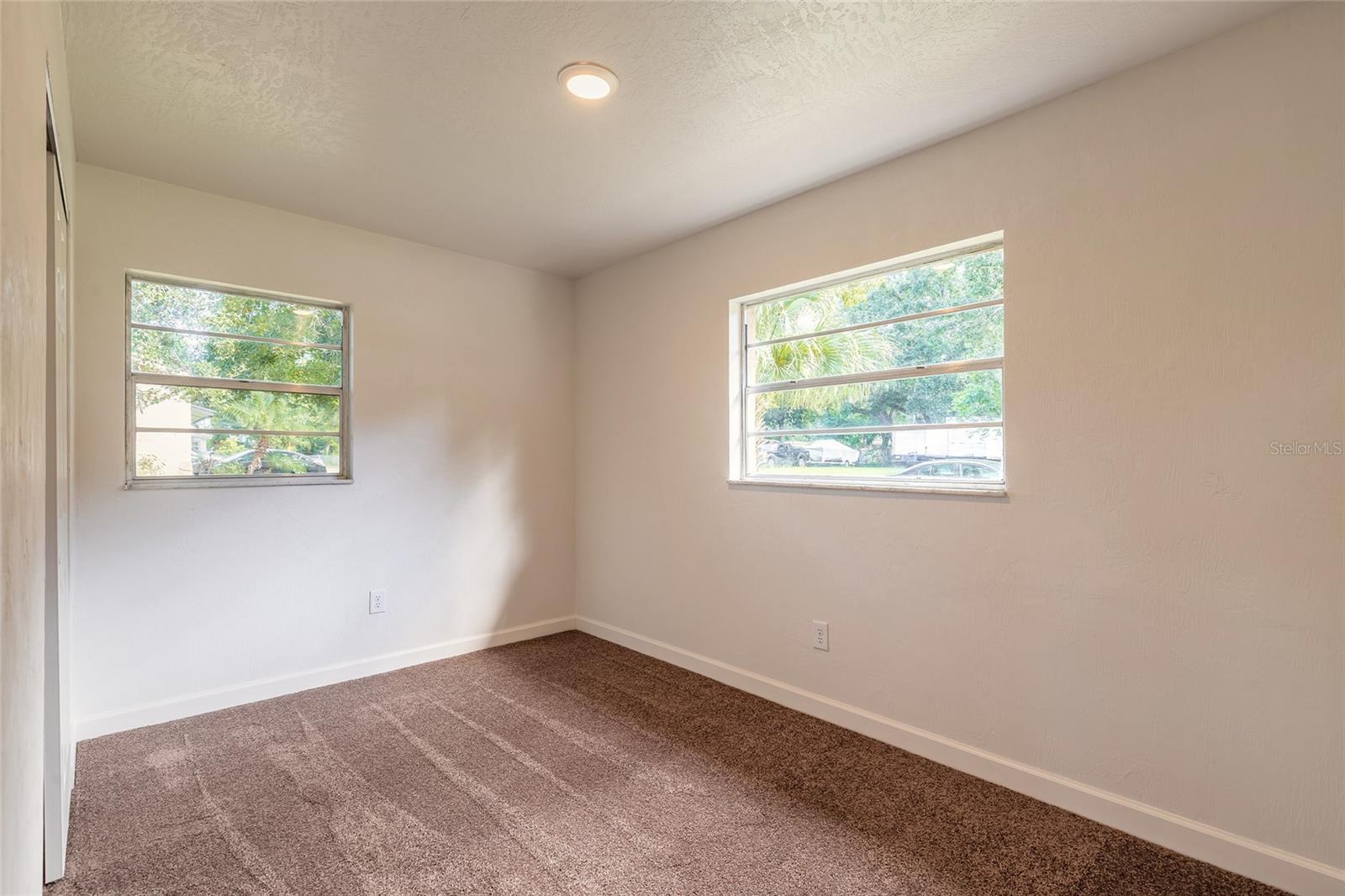 Image 9 of 23 For 904 Gibbons Street