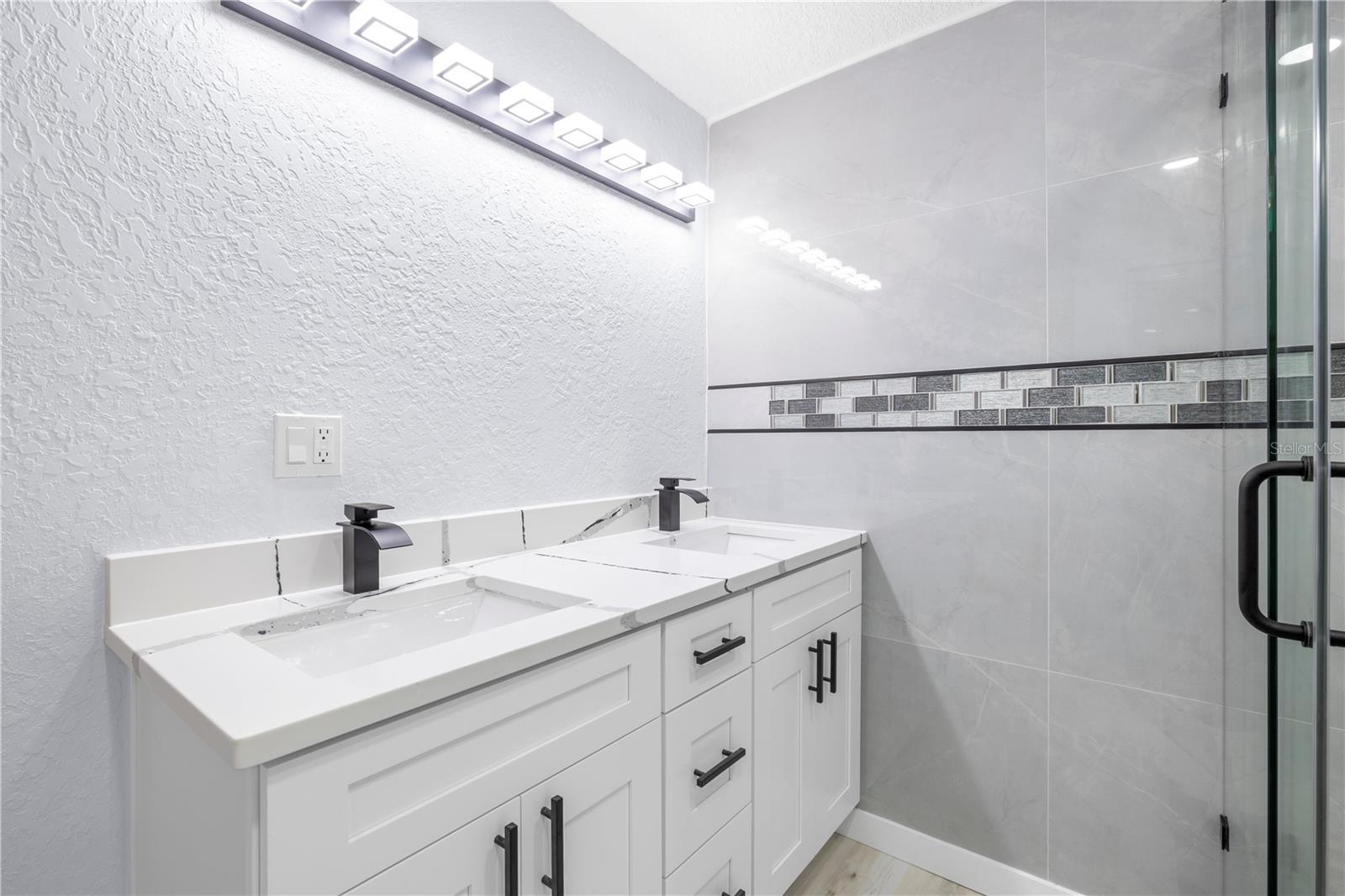 Image 17 of 35 For 3135 33rd Avenue N