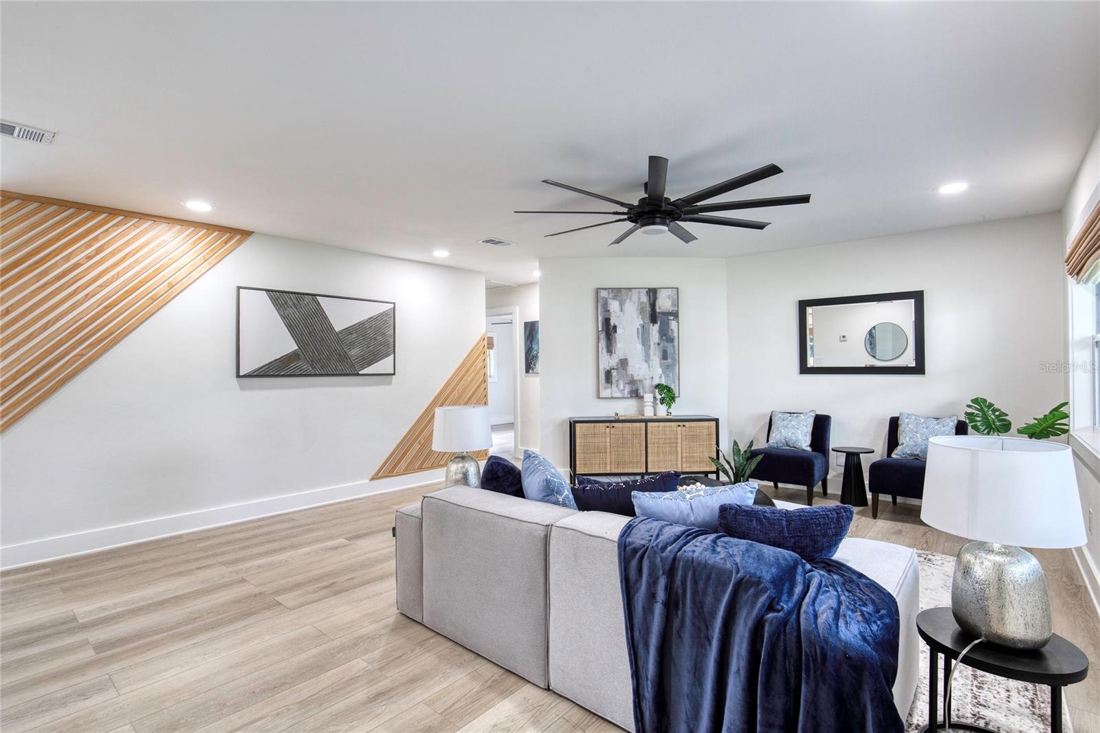 Image 14 of 72 For 4715 Montrose Avenue