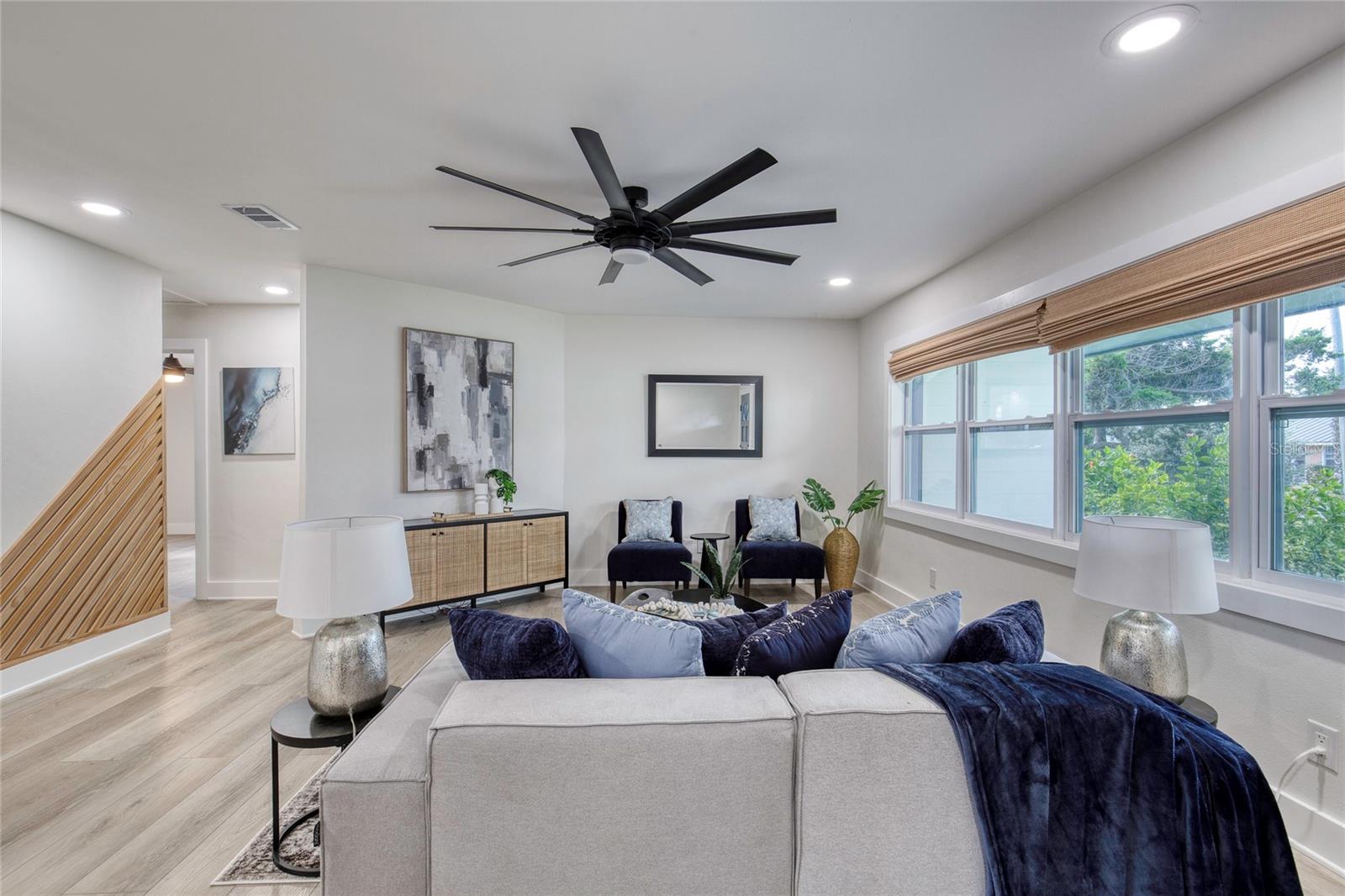 Image 15 of 72 For 4715 Montrose Avenue