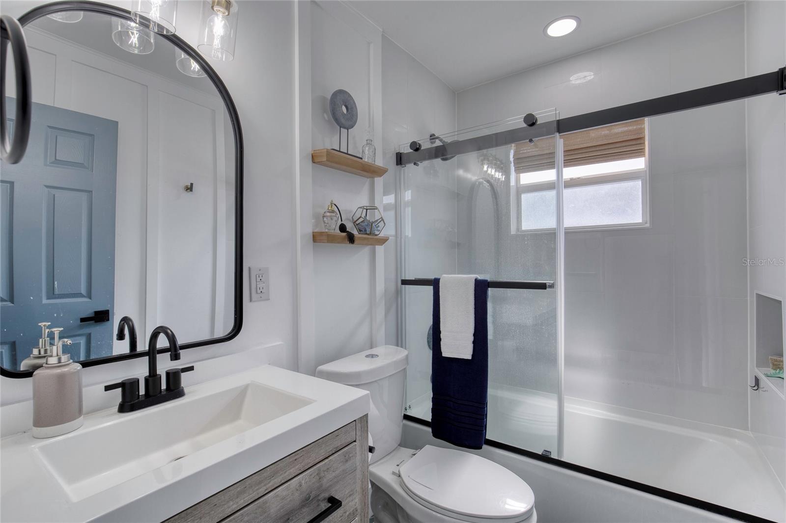 Image 25 of 72 For 4715 Montrose Avenue