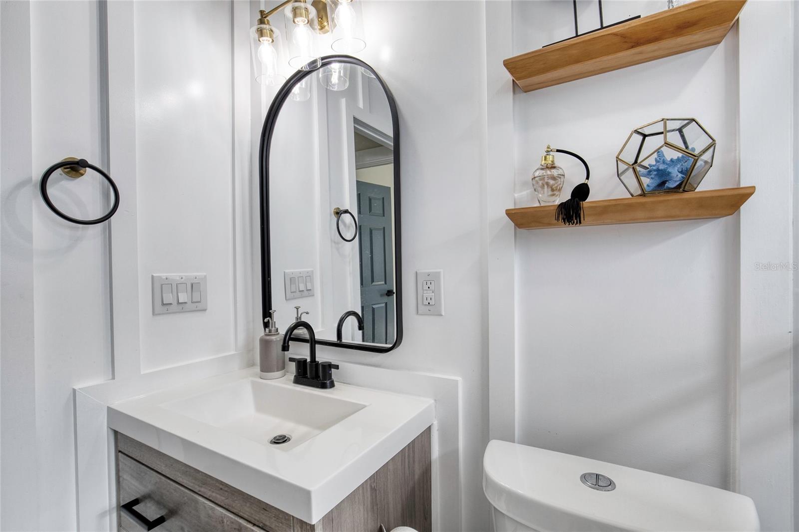 Image 26 of 72 For 4715 Montrose Avenue