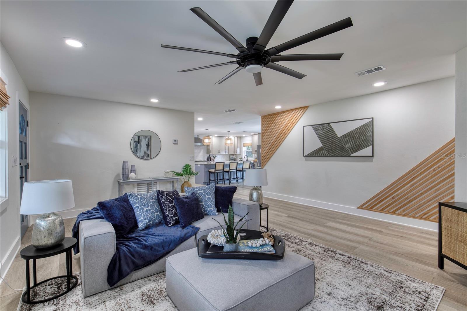 Image 32 of 72 For 4715 Montrose Avenue