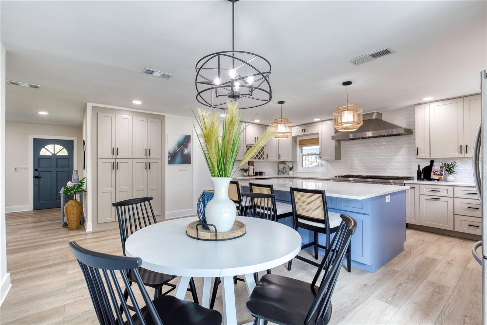 Image 37 of 72 For 4715 Montrose Avenue