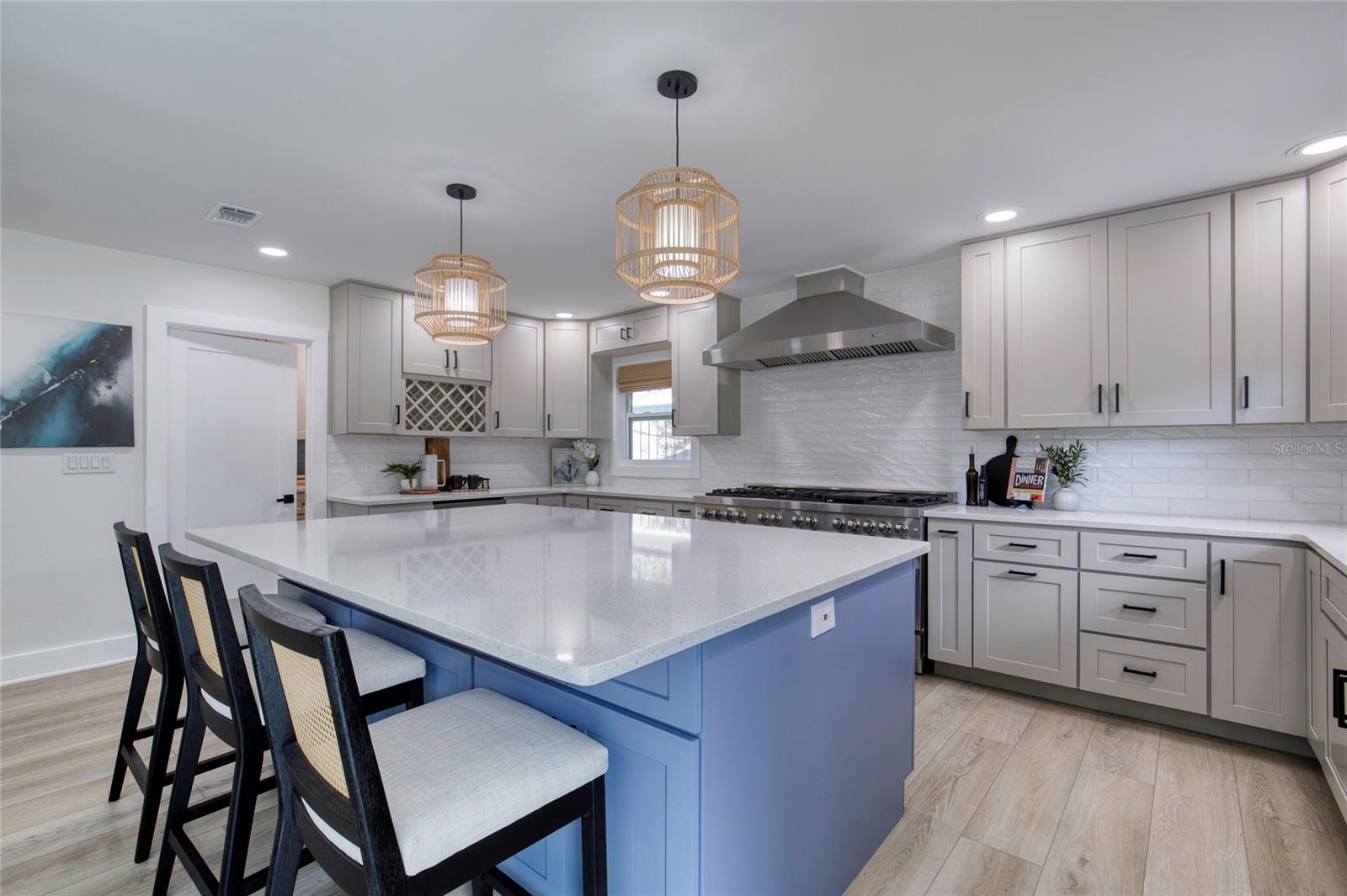 Image 40 of 72 For 4715 Montrose Avenue