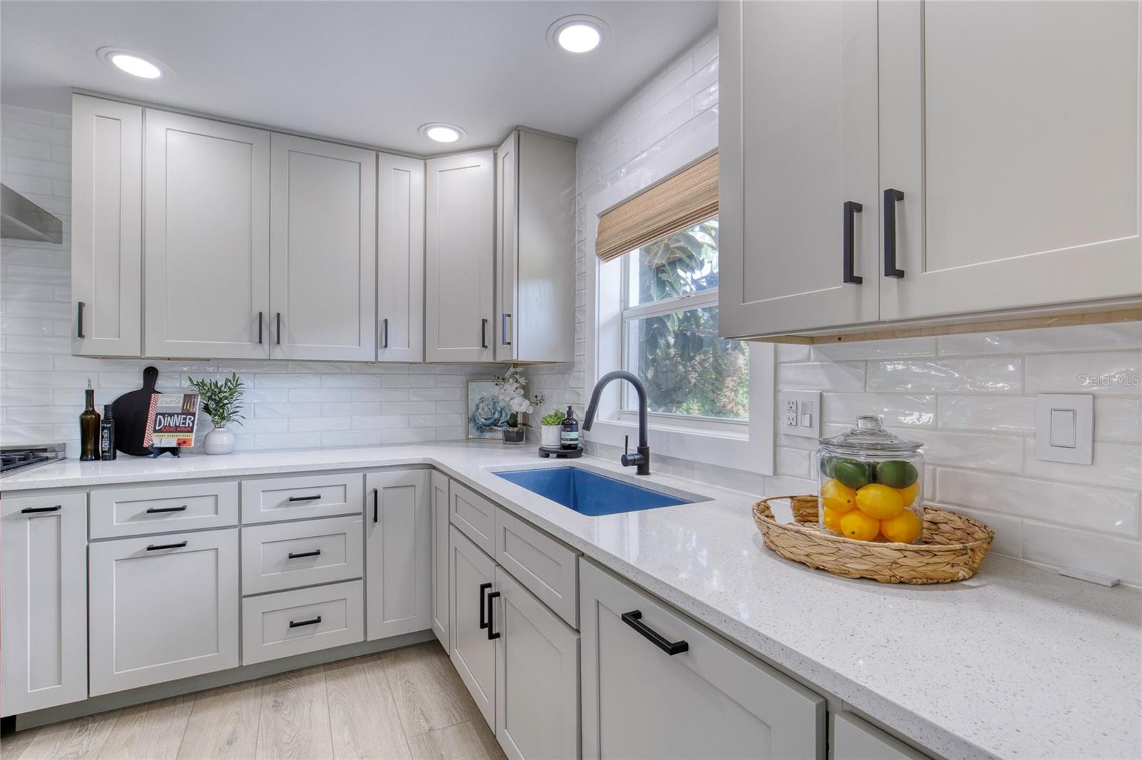 Image 42 of 72 For 4715 Montrose Avenue