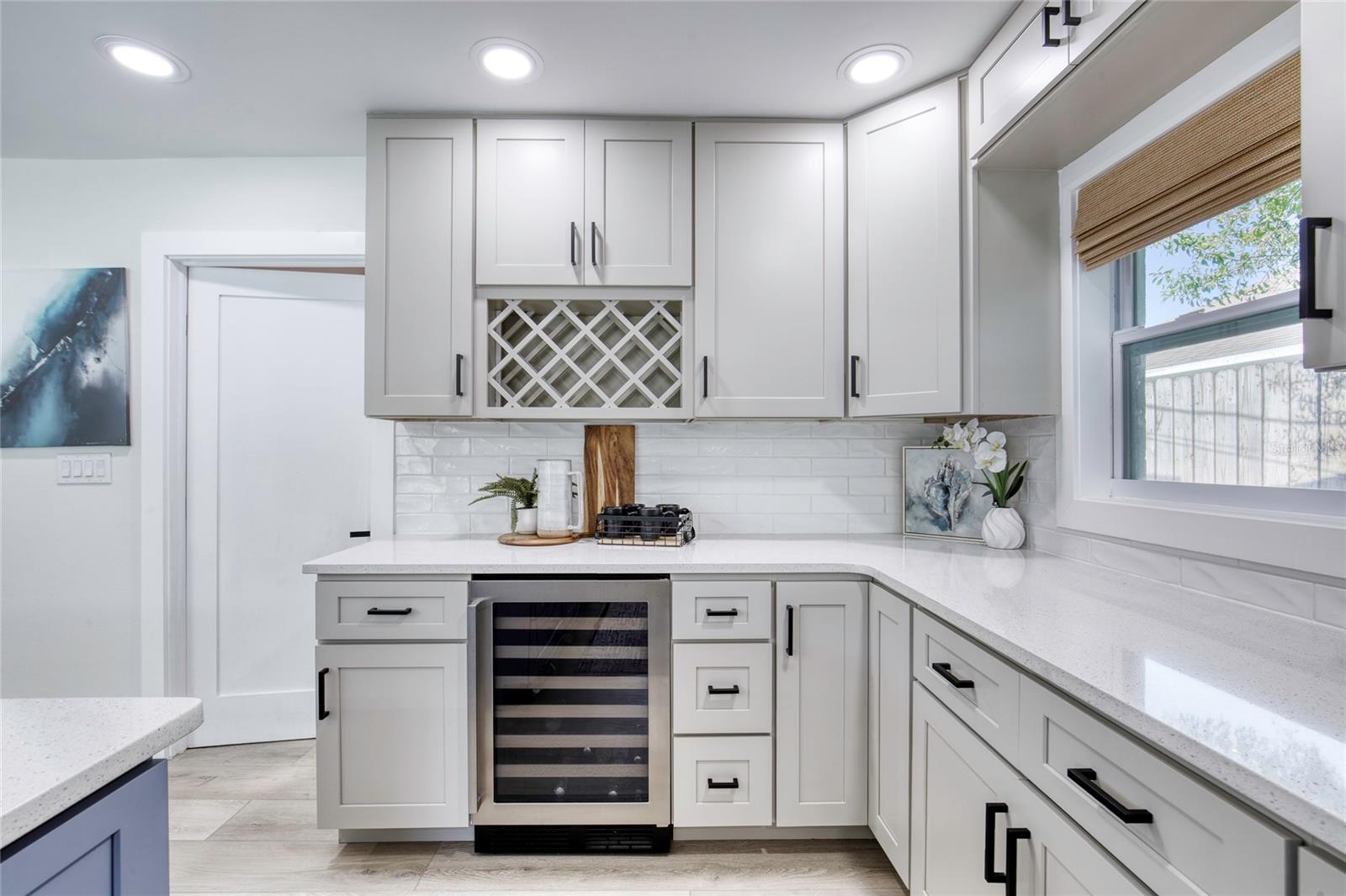 Image 45 of 72 For 4715 Montrose Avenue