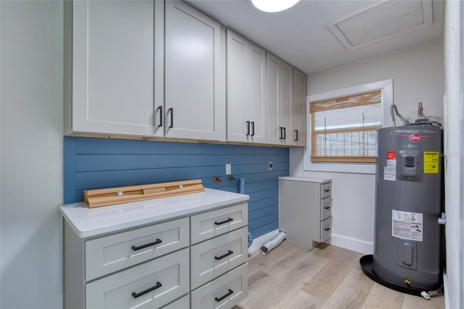 Image 47 of 72 For 4715 Montrose Avenue