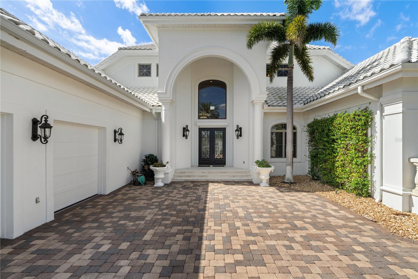 Image 12 of 100 For 846 Riverside Drive