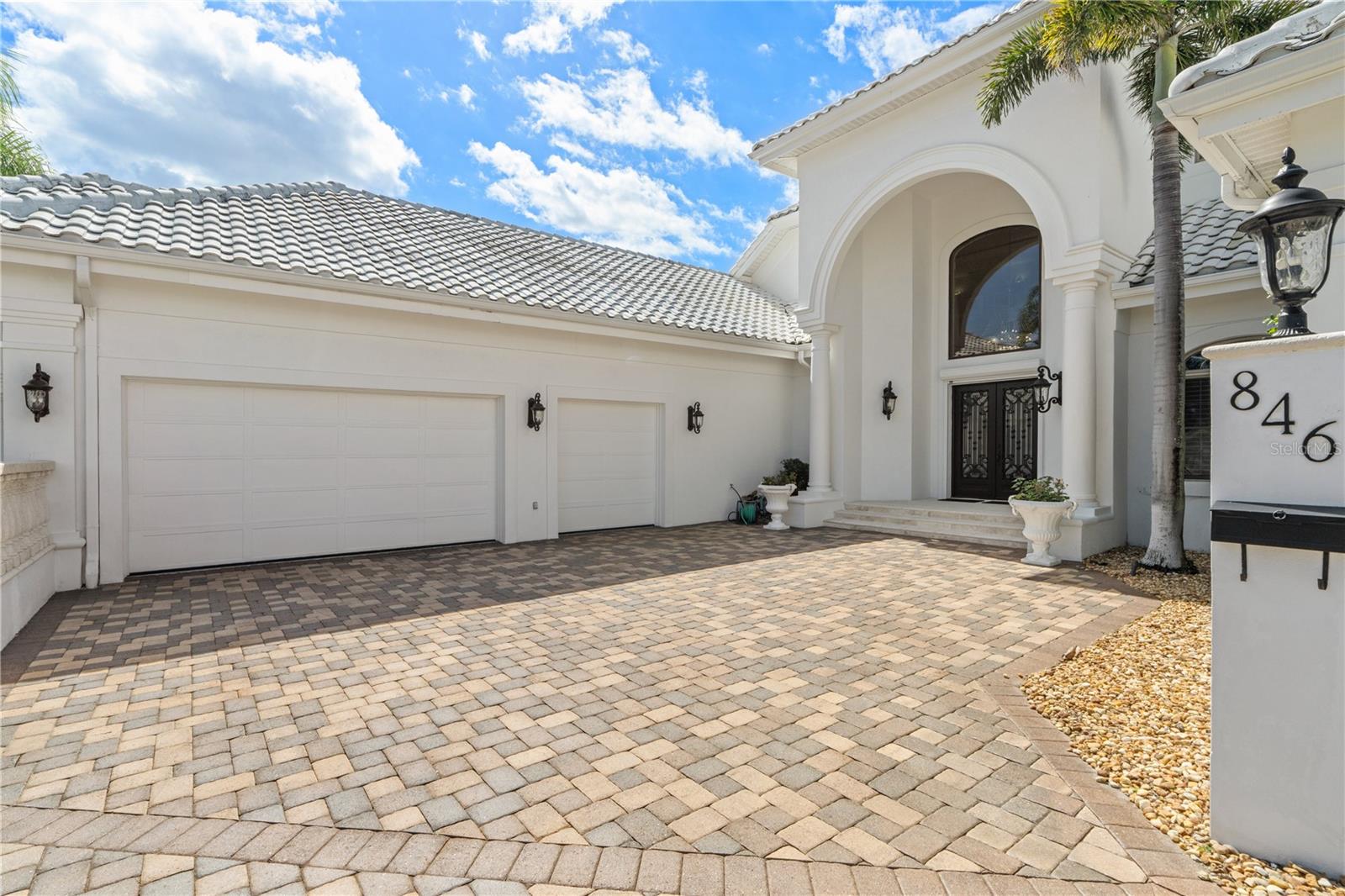 Image 13 of 100 For 846 Riverside Drive