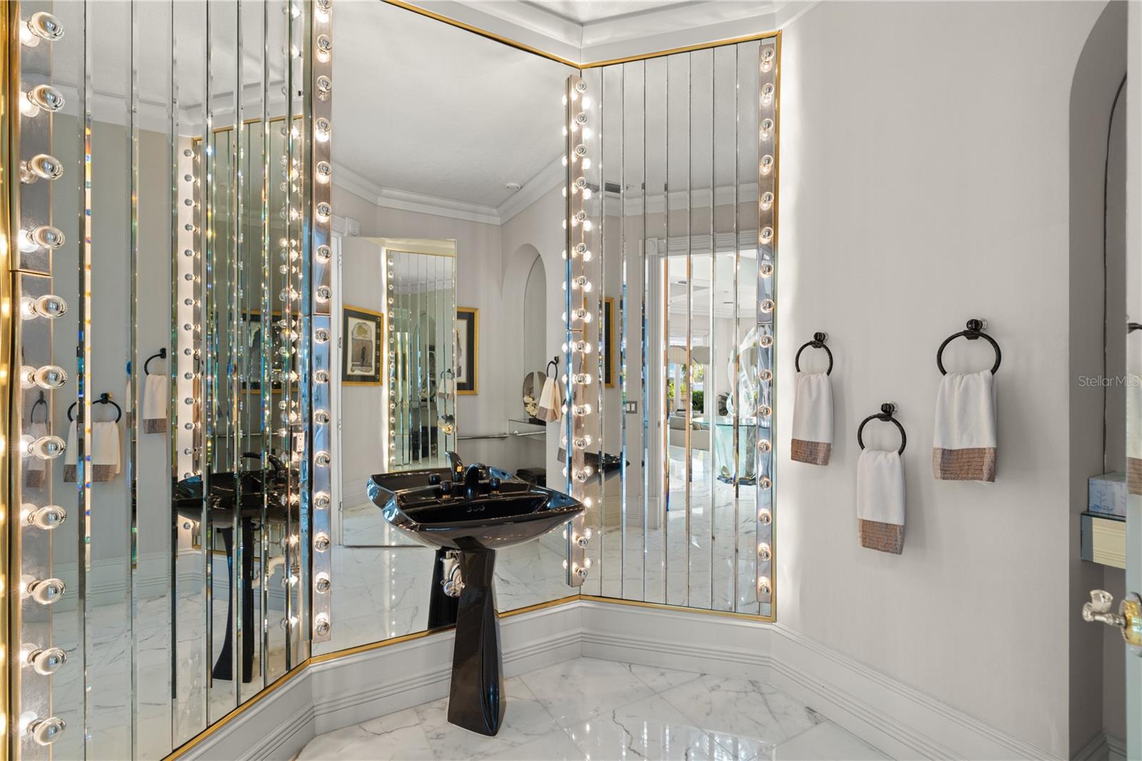 Image 35 of 100 For 846 Riverside Drive