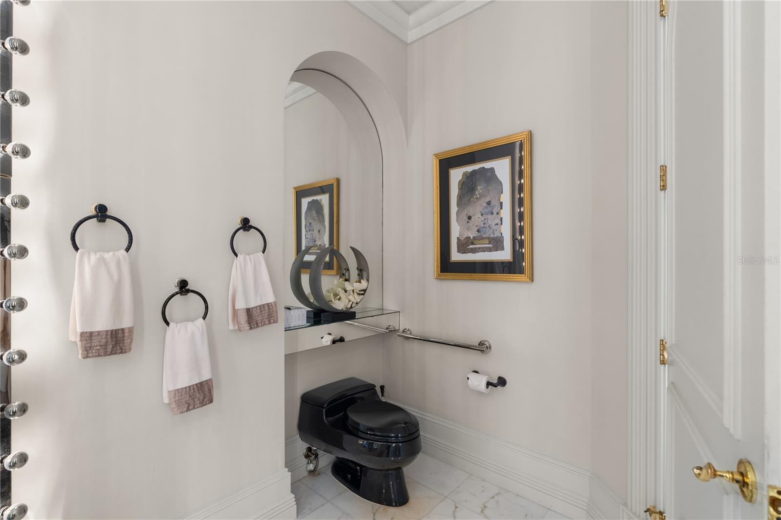 Image 36 of 100 For 846 Riverside Drive