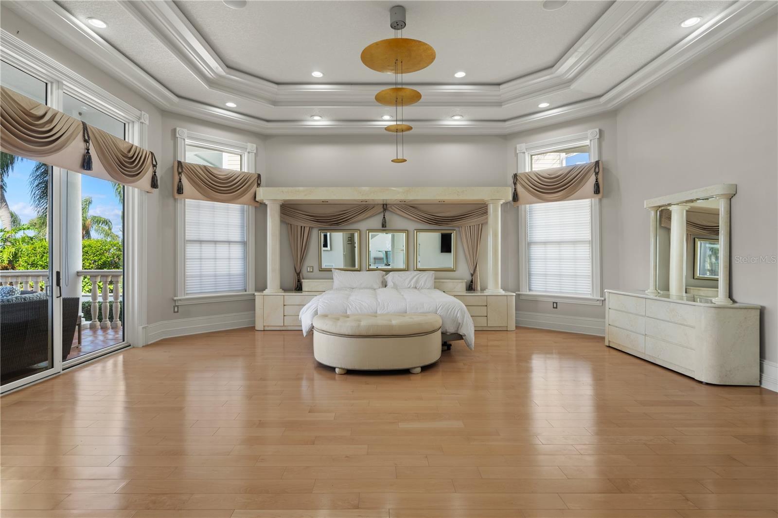 Image 43 of 100 For 846 Riverside Drive