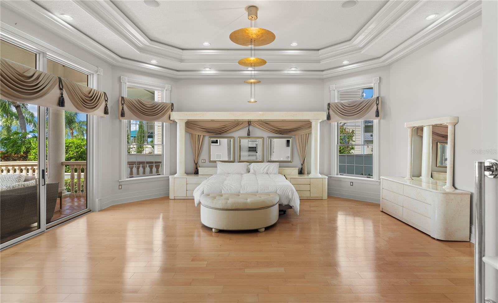 Image 44 of 100 For 846 Riverside Drive