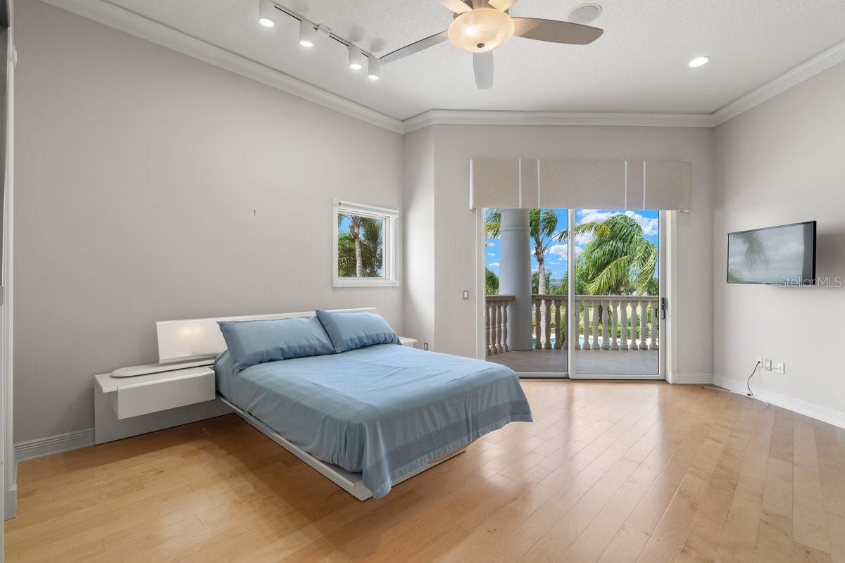 Image 87 of 100 For 846 Riverside Drive