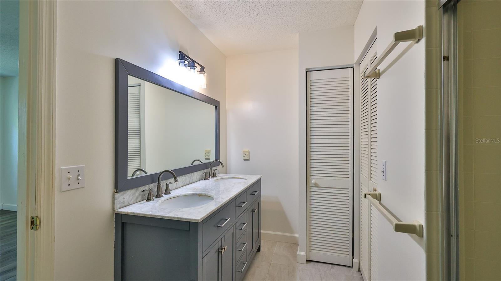 Image 17 of 41 For 108 Grand Oaks Circle 108