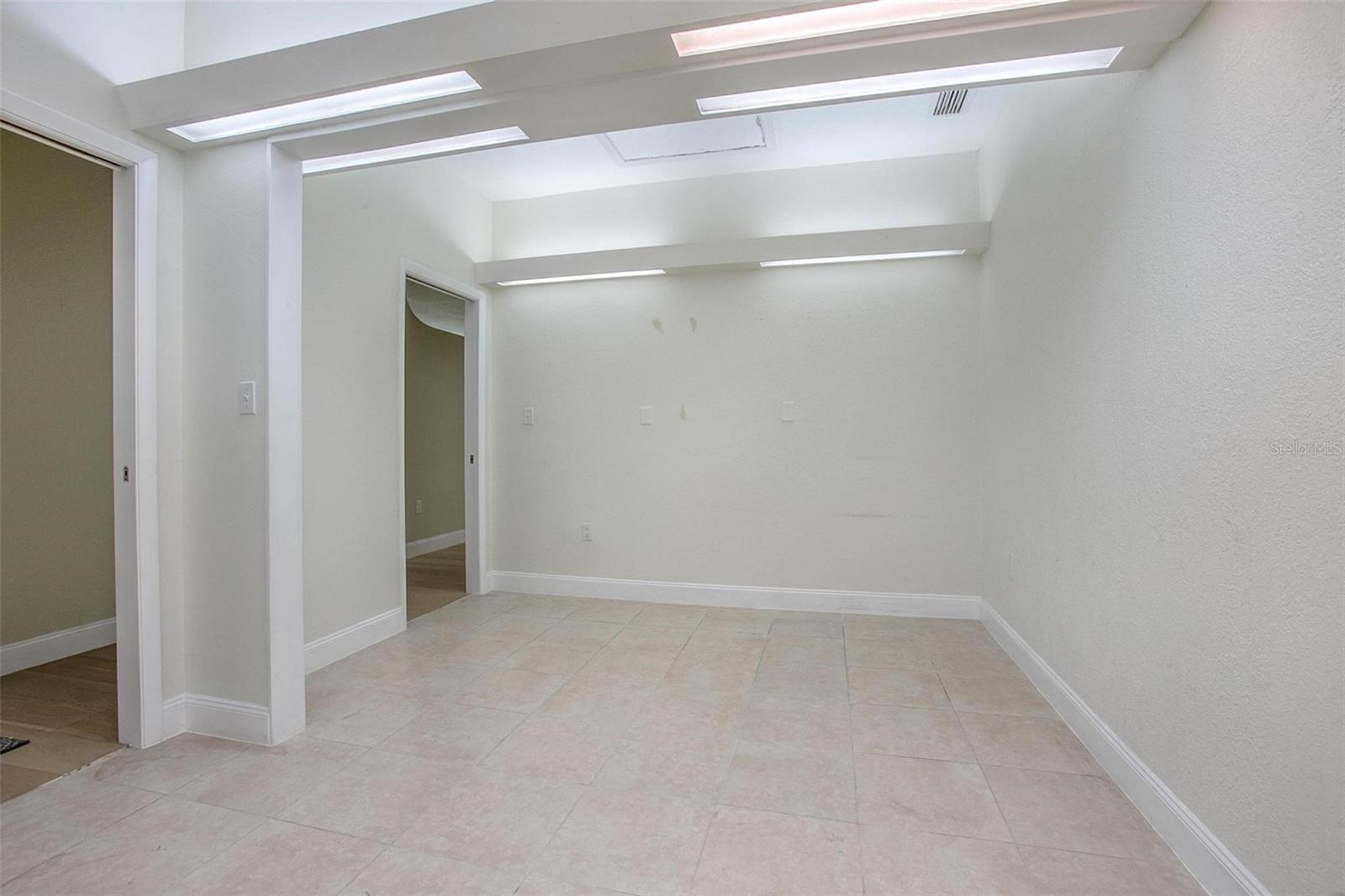 Image 18 of 23 For 1240 Normandy Boulevard