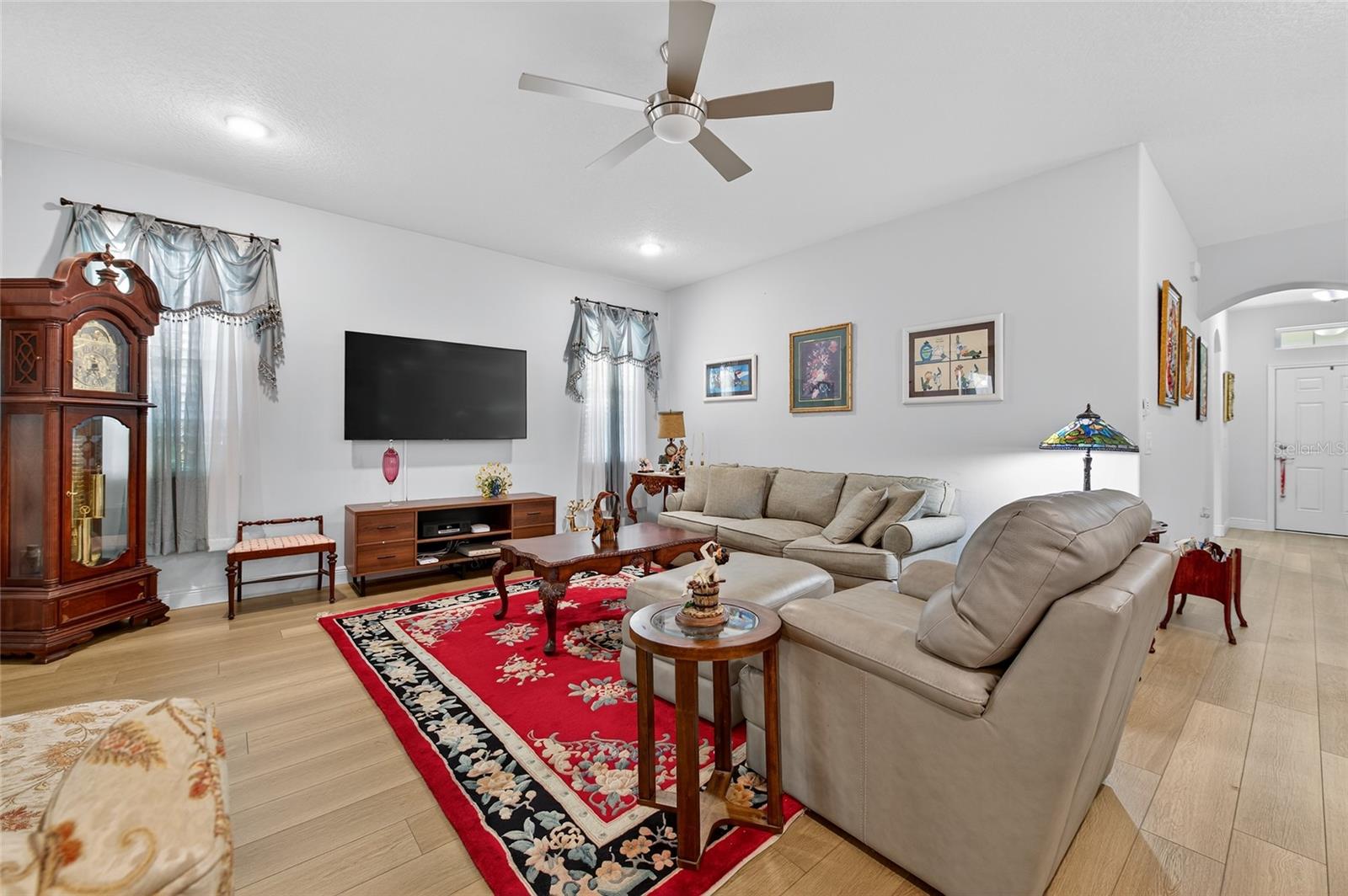 Image 4 of 40 For 42 Huntington Place