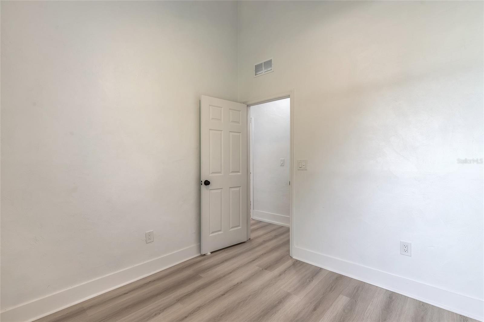 Image 14 of 29 For 1147 Holly Avenue