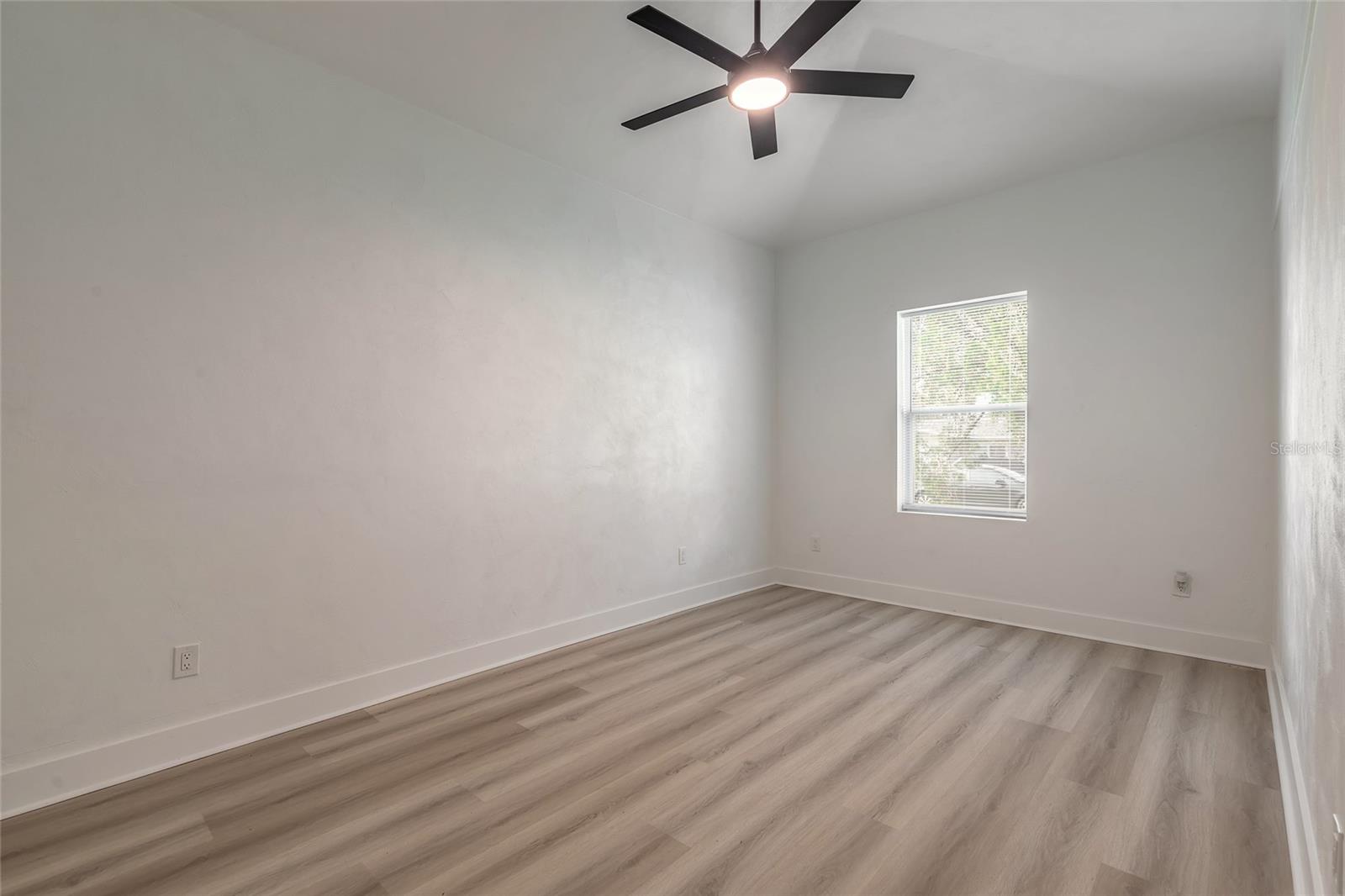 Image 16 of 29 For 1147 Holly Avenue