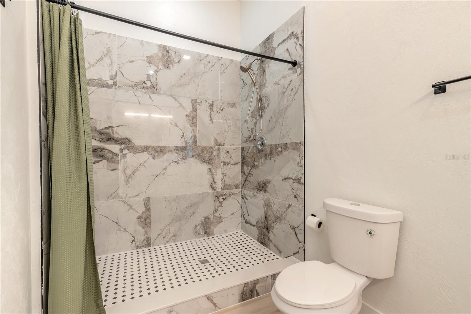 Image 20 of 29 For 1147 Holly Avenue