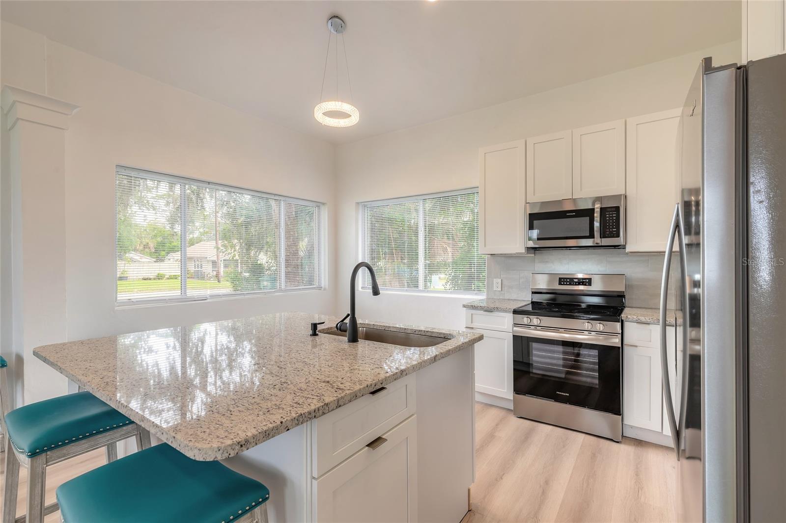 Image 6 of 29 For 1147 Holly Avenue