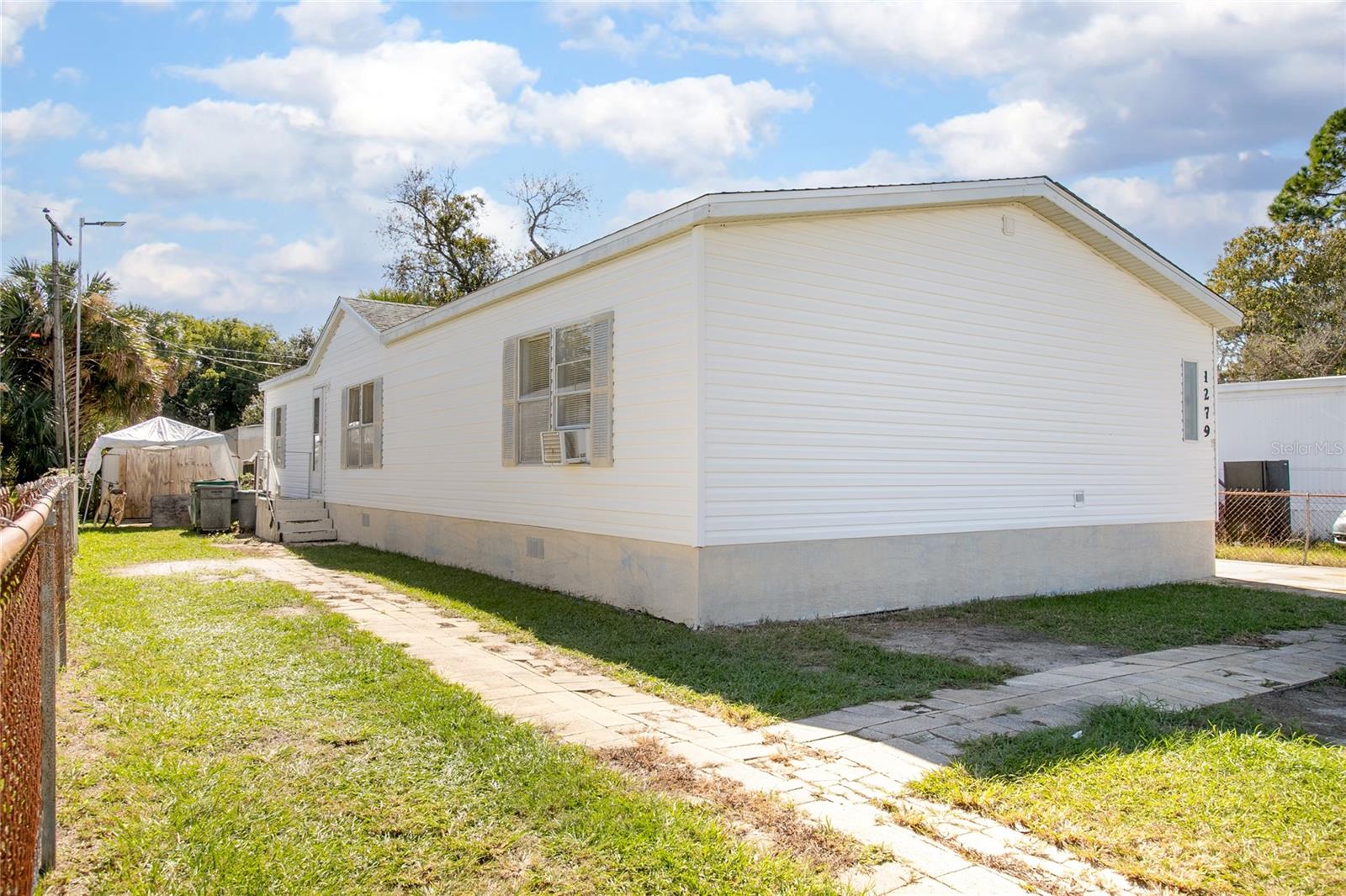 Listing photo id 19 for 1279 Vagabond Drive