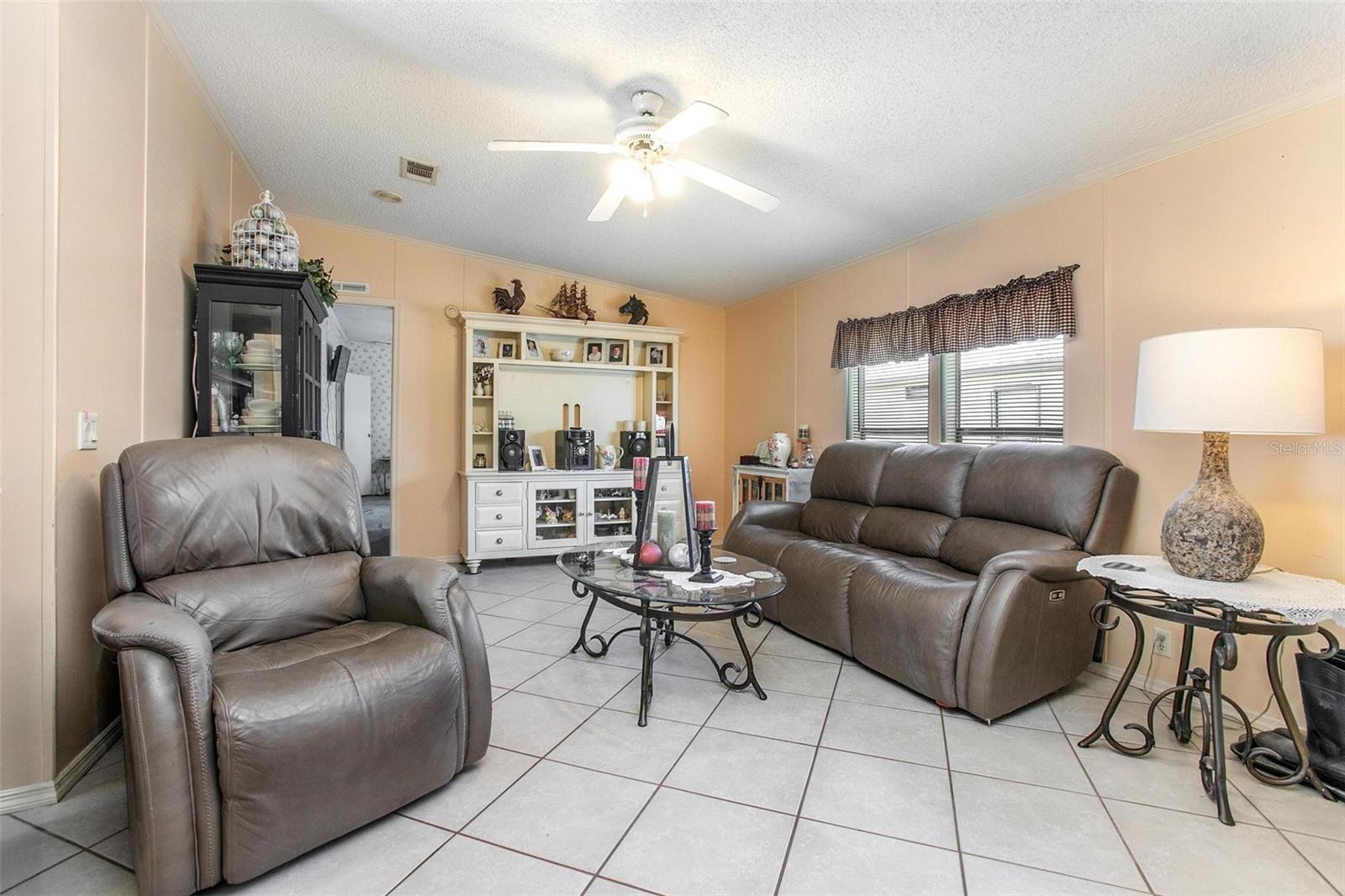 Listing photo id 2 for 1279 Vagabond Drive