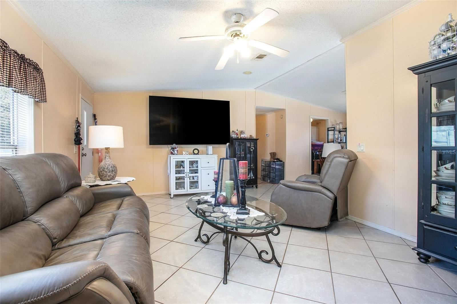 Listing photo id 3 for 1279 Vagabond Drive
