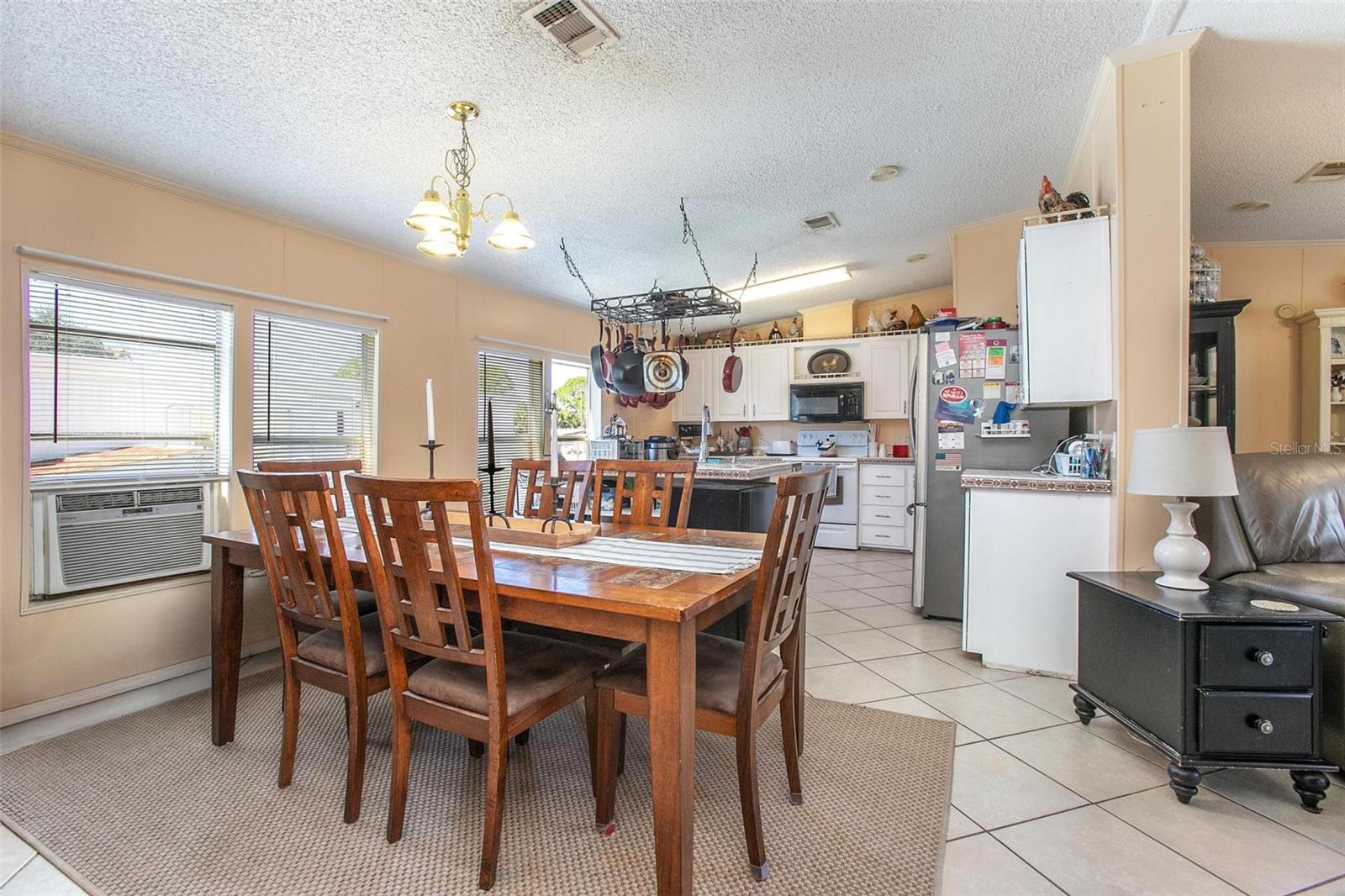 Listing photo id 4 for 1279 Vagabond Drive