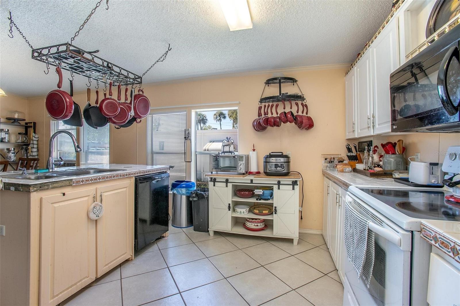 Listing photo id 6 for 1279 Vagabond Drive