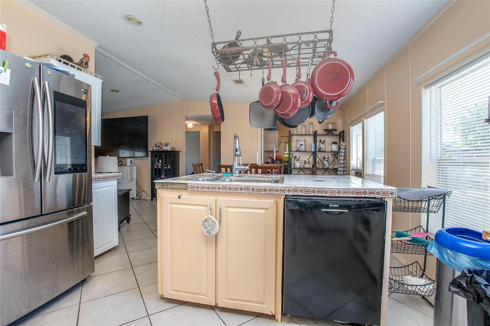 Listing photo id 7 for 1279 Vagabond Drive