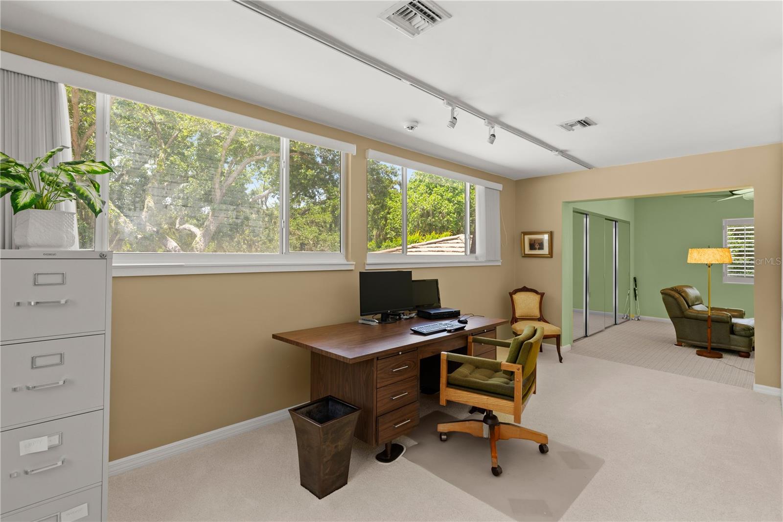 Image 17 of 87 For 1010-1020 Big Tree Road