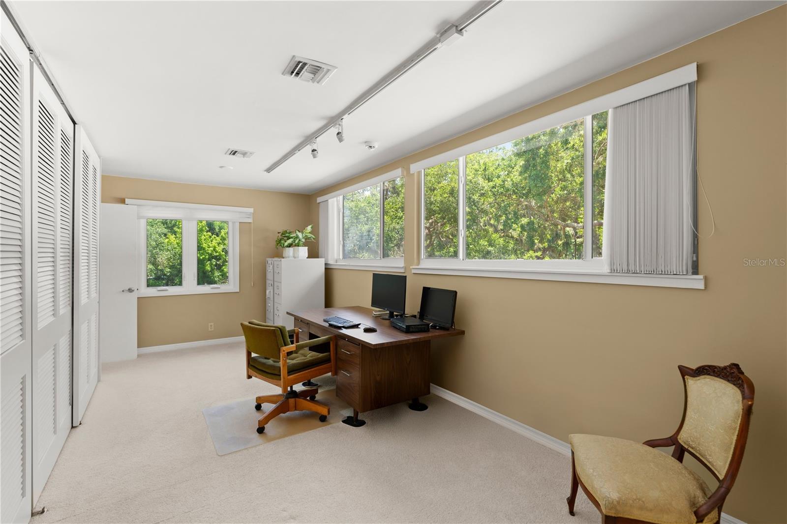 Image 18 of 87 For 1010-1020 Big Tree Road